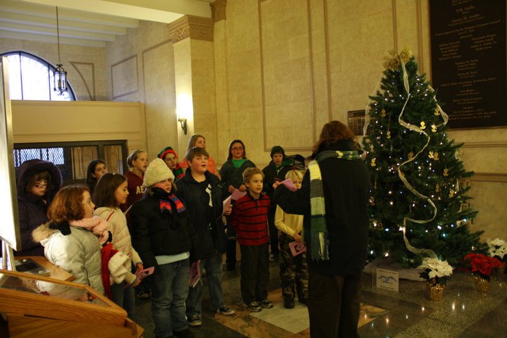 2010-caroling-1